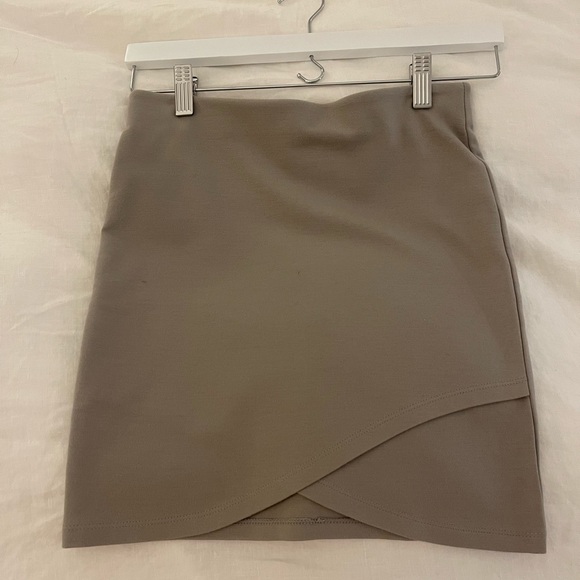 Aritiza skirt - Picture 2 of 2